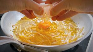 超シンプルなのに超濃厚！全卵でトロトロソースのワンパンぺぺたま