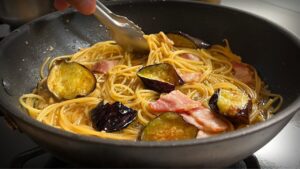 ナスが最高に美味しい！ お気に入りの【揚げ茄子とベーコンのさっぱり和風パスタ】